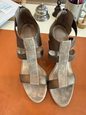 Donald J. Pliner Metallic Bronze Strappy T‑Bar Sandals